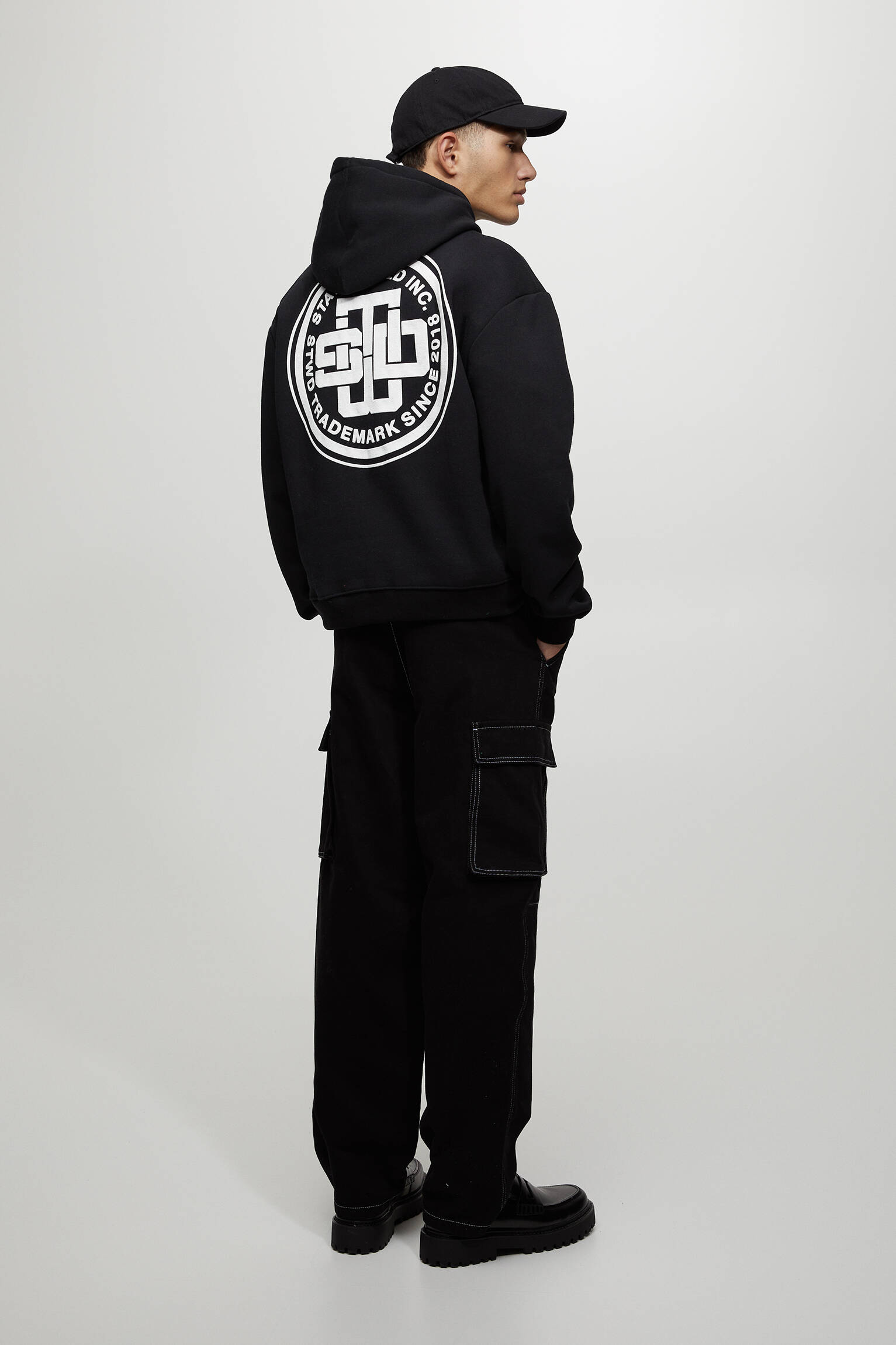 MOLETOM COM CAPUZ STWD COM ESTAMPA - PRETO