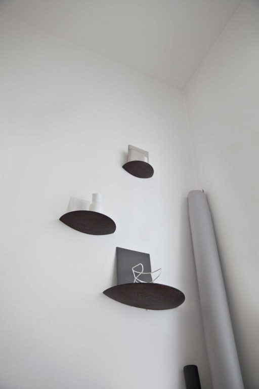 Audo Copenhagen Gridy Fungi wandplank small zwart eiken