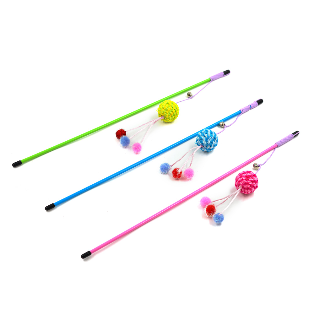 Brinquedo para gatos com varinha, bola e sino.