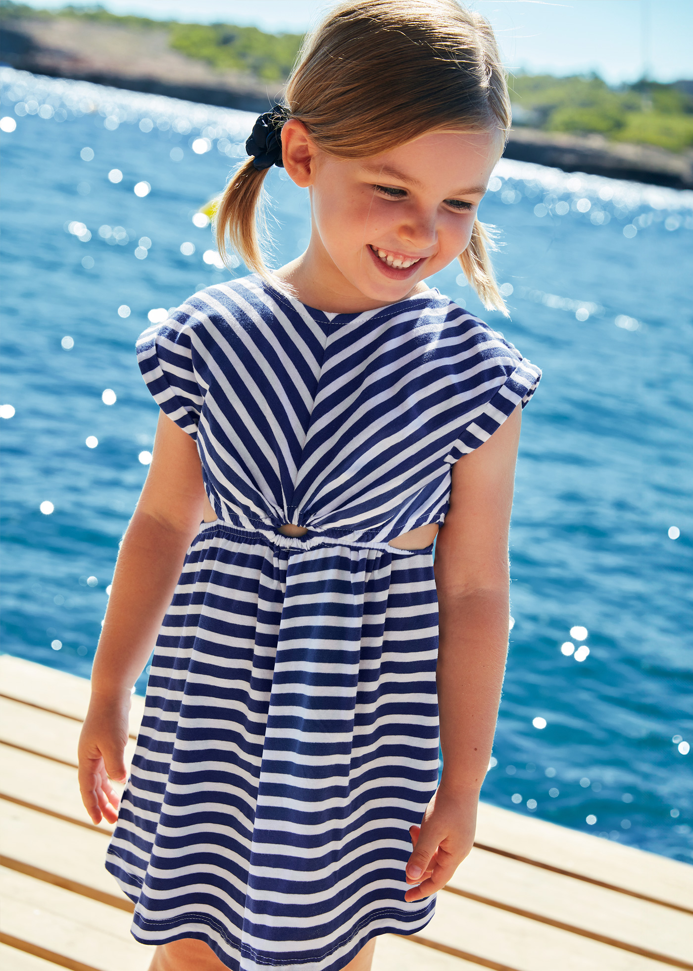 Vestido listrado fúcsia para meninas
