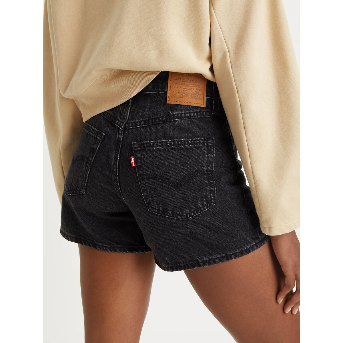 LEVI'S<br>Mãe baixinha dos anos 80