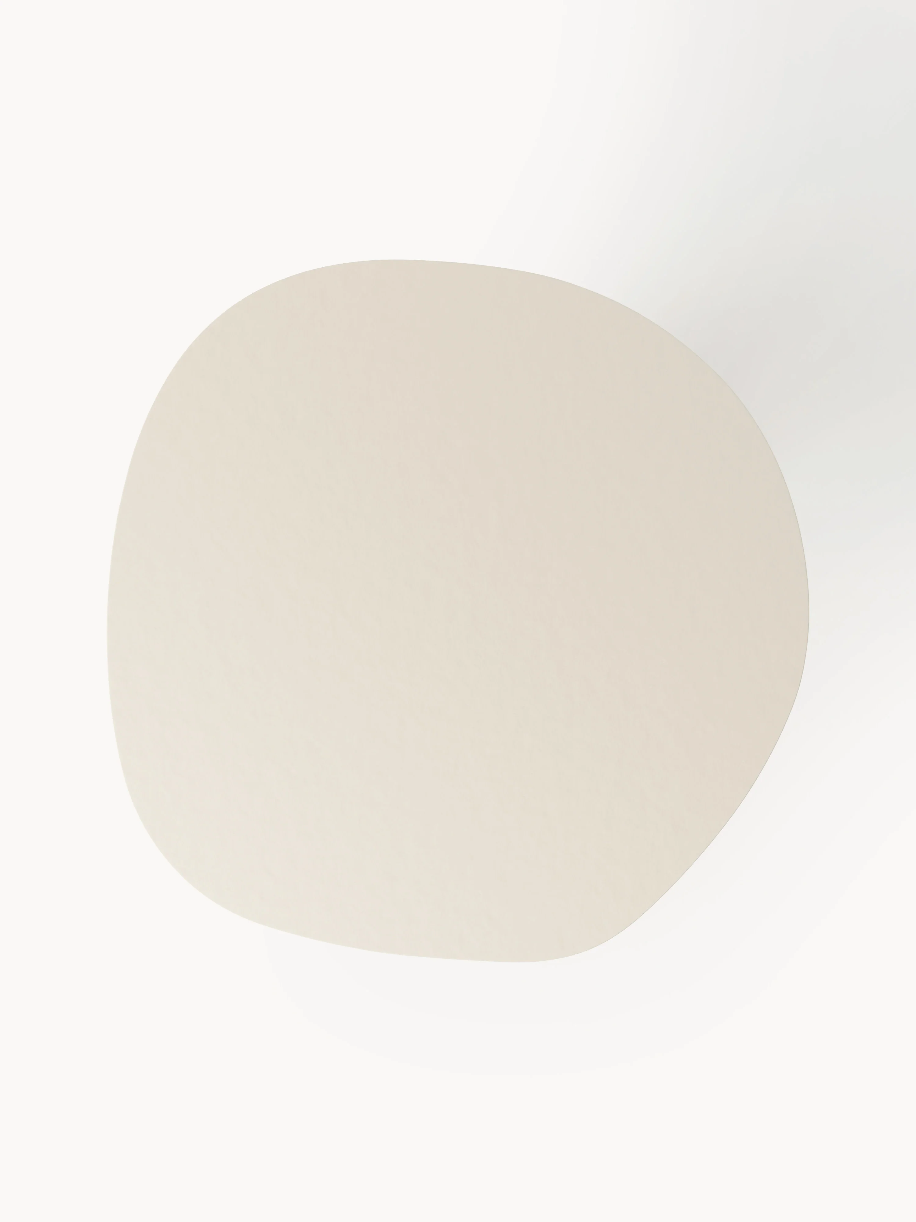 Ronde eettafel Sahra met organisch design, in verschillende formaten