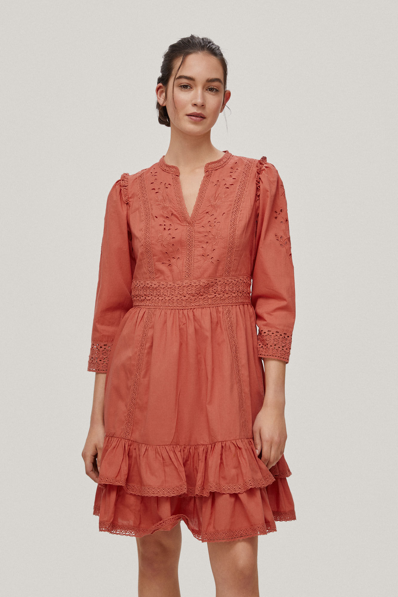 Vestido curto com detalhes - Laranja
