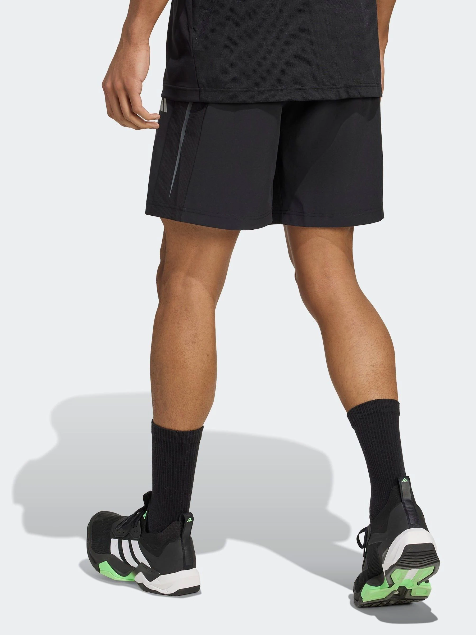 Zwart - adidas Tech Apparel Shorts