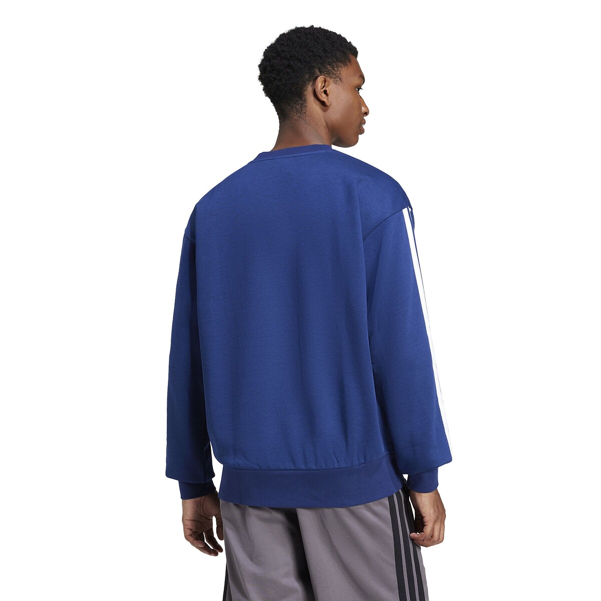 ADIDAS ROUPAS ESPORTIVAS<br>Suéter plano com gola redonda e as três listras essenciais