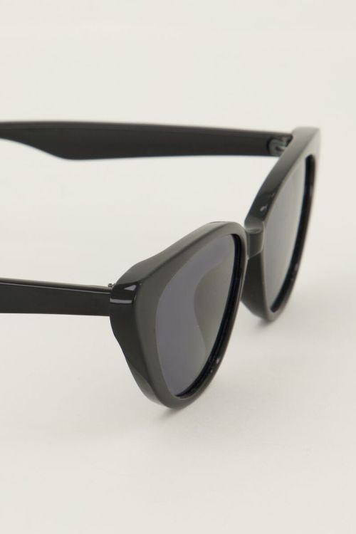 Zwarte cat eye retro zonnebril