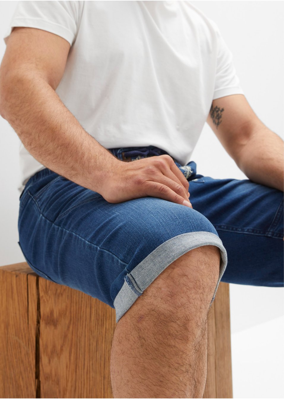Bermuda en jean extensible avec broderie, Regular Fit