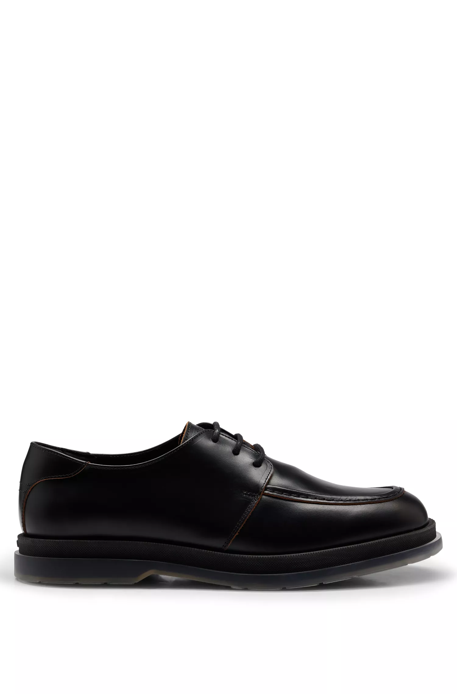 Sapatos Derby HUGO em couro vermelho com sola de borracha translúcida.