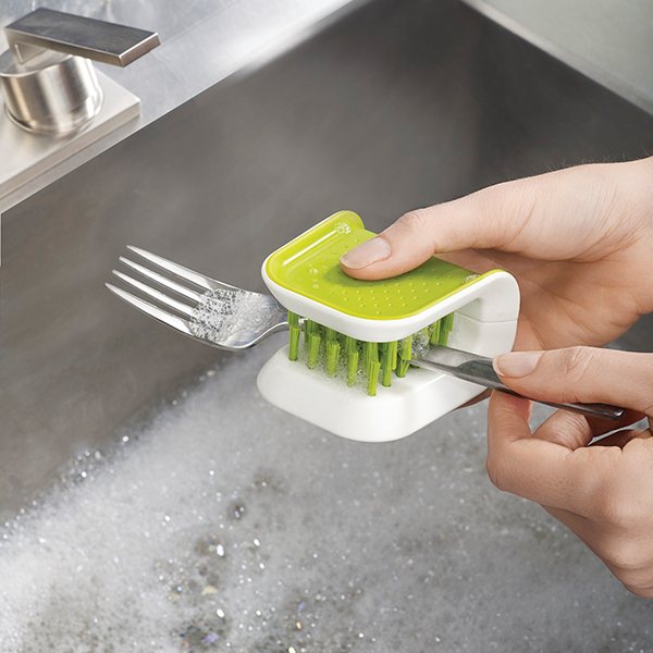 Brosse de nettoyage pour couverts BladeBrush Joseph Joseph