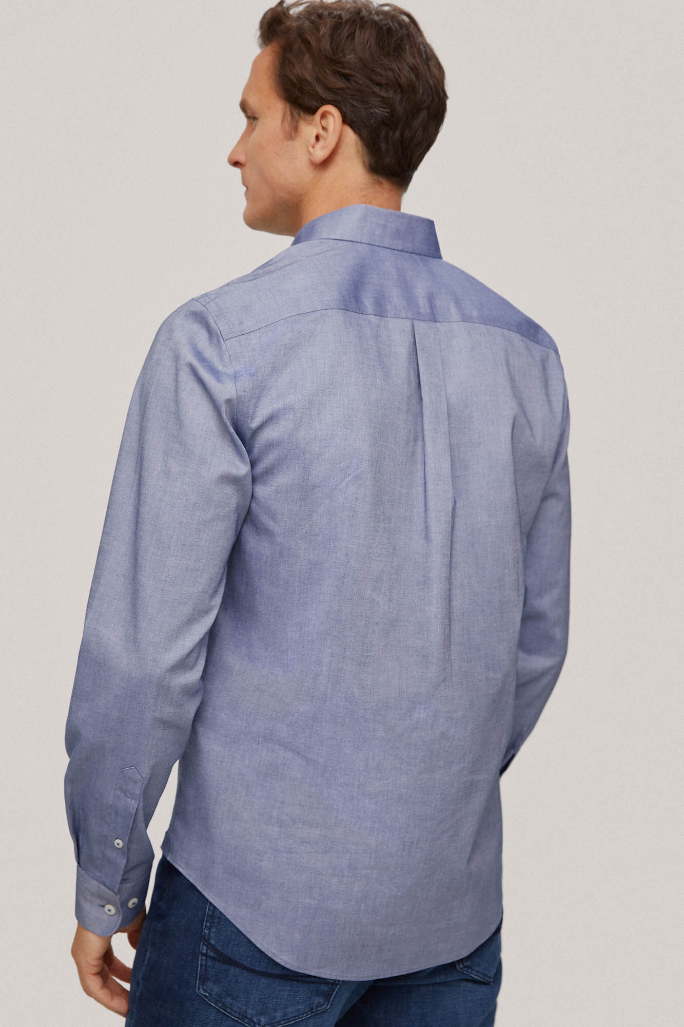 Camisa lisa que não precisa passar e é resistente a manchas - Azul