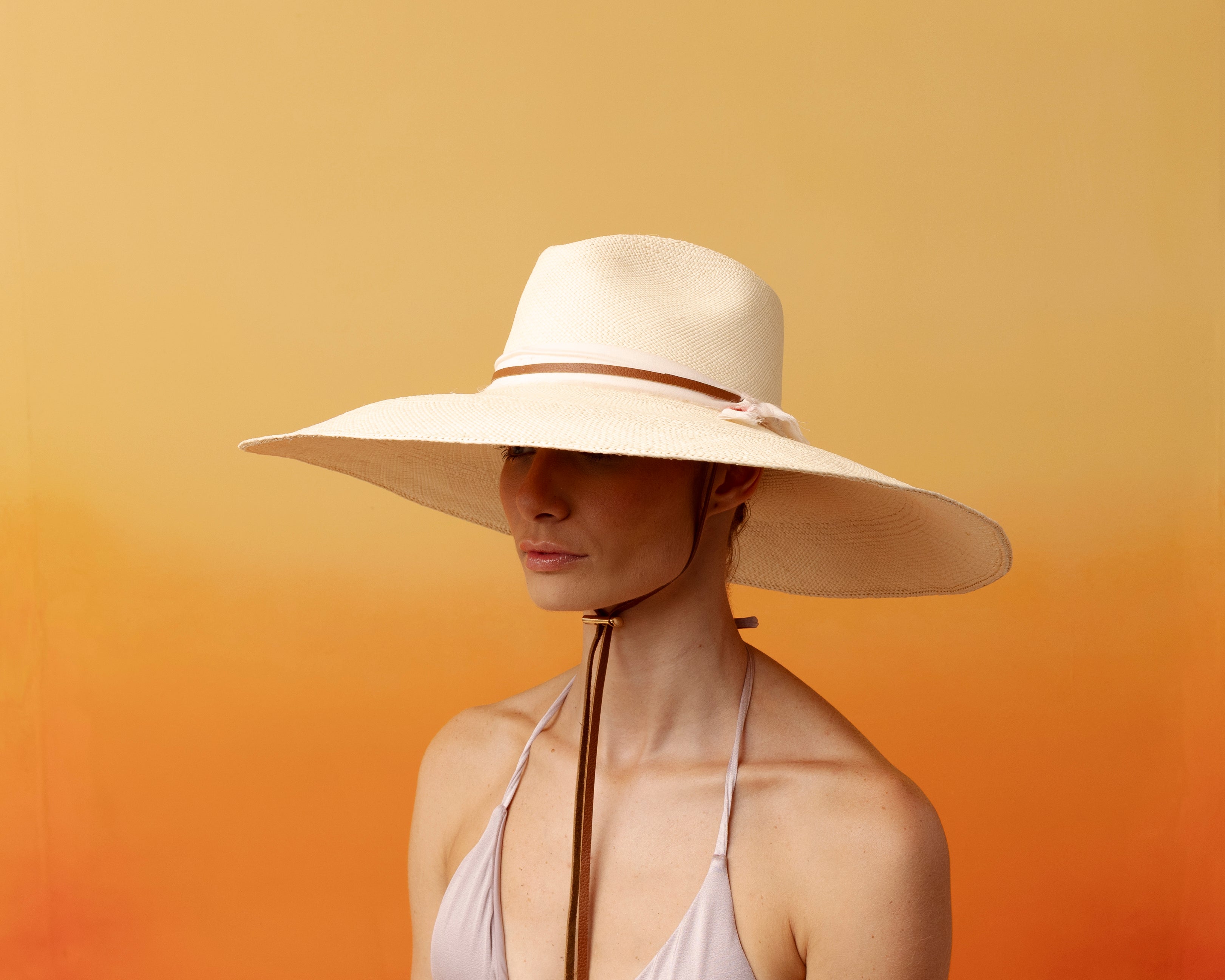 Chapeau Aguacate à bord extra long avec cuir et tissu ajustables