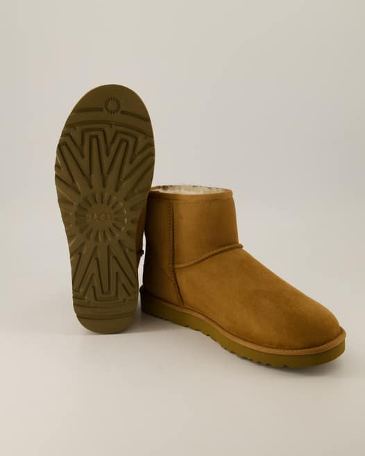 UGG Classic Mini Winterstiefel in Beige
