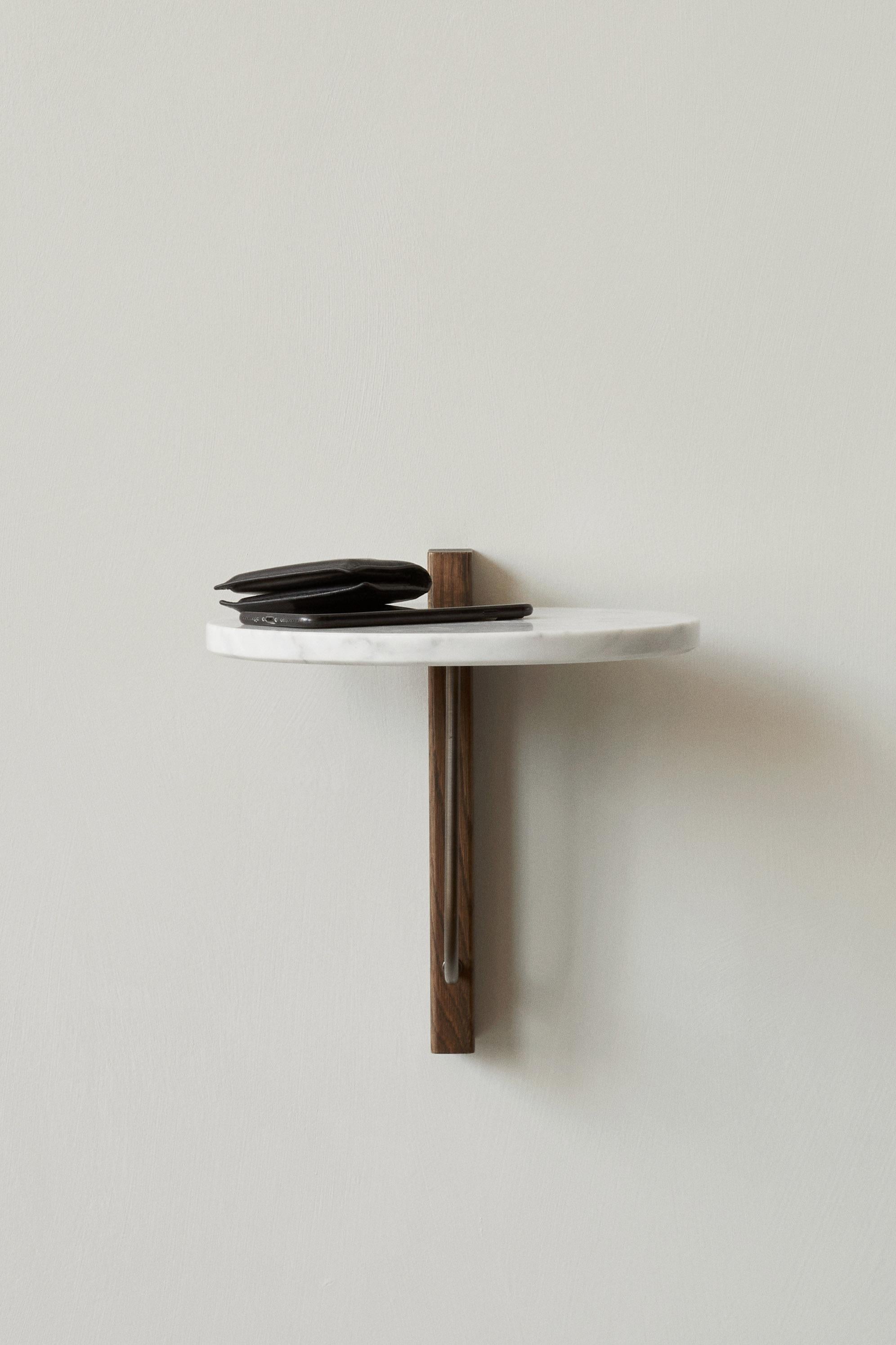 Audo Copenhagen Corbel wandplank donker eiken|Carrara marmer
