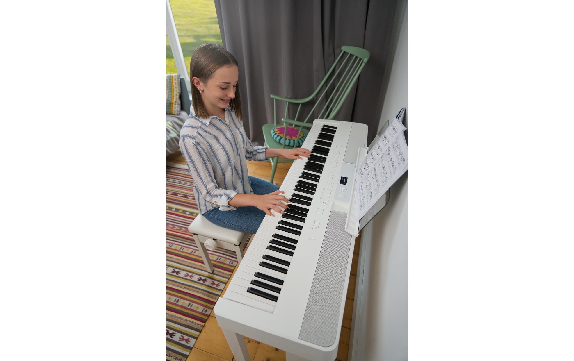 E-Piano ES-520 – Weiss<br>Digitalpiano mit Bluetooth-MIDI-Konnektivität und integrierten Lern- und Aufnahmefunktionen