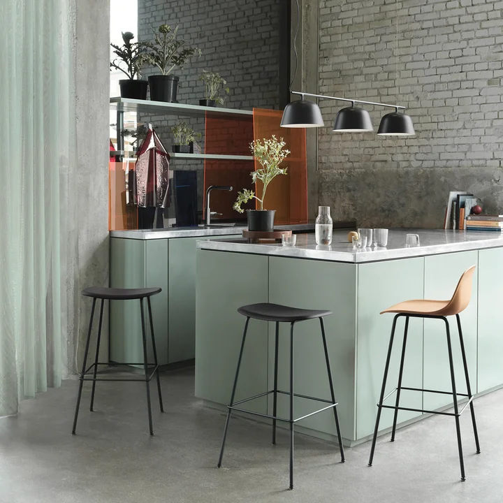 Muuto - Ambit Rail Pendelleuchte, dusty green