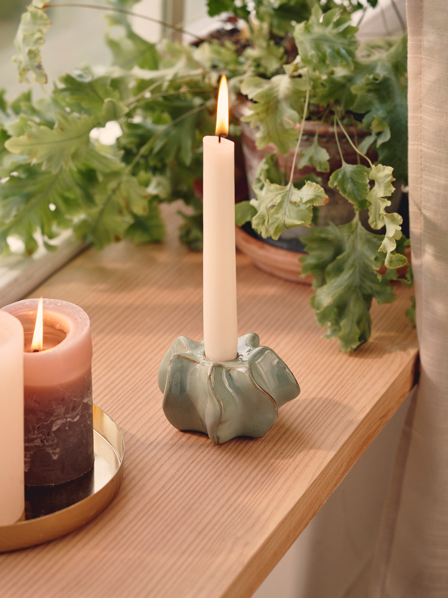 Lysestage | Keramik. 9,3 x 9,3 x 5,8 cm. | Sage Green