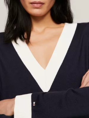 Vestido de malha estilo universitário com decote em V e mistura de lã