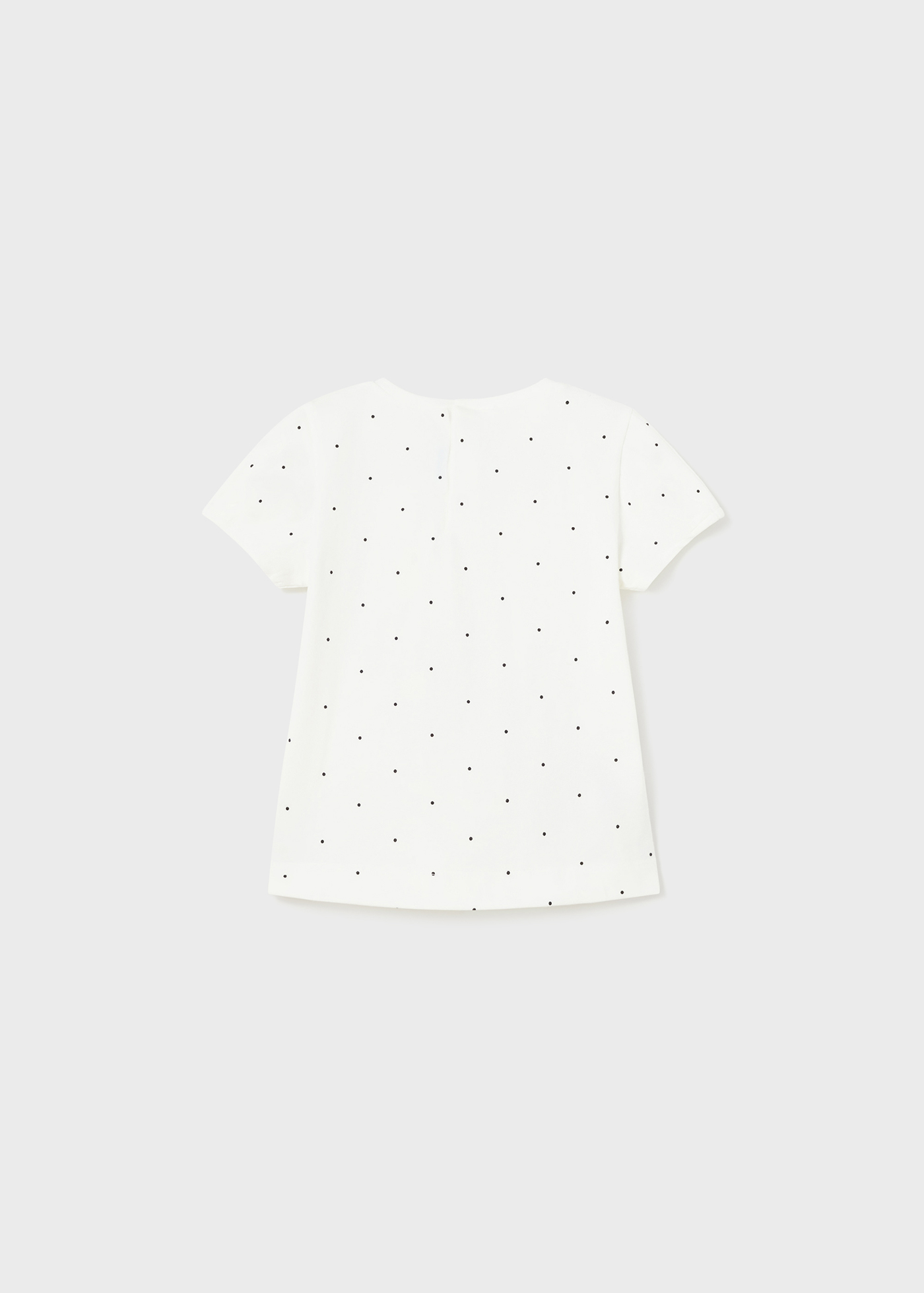 Camiseta infantil com estampa feita em algodão sustentável.