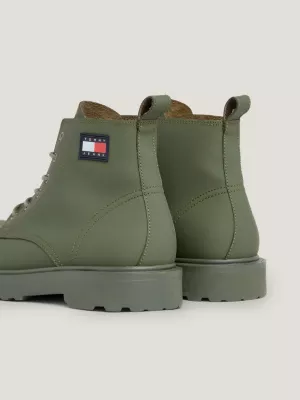 Botas de cano curto com cadarço e travas em couro