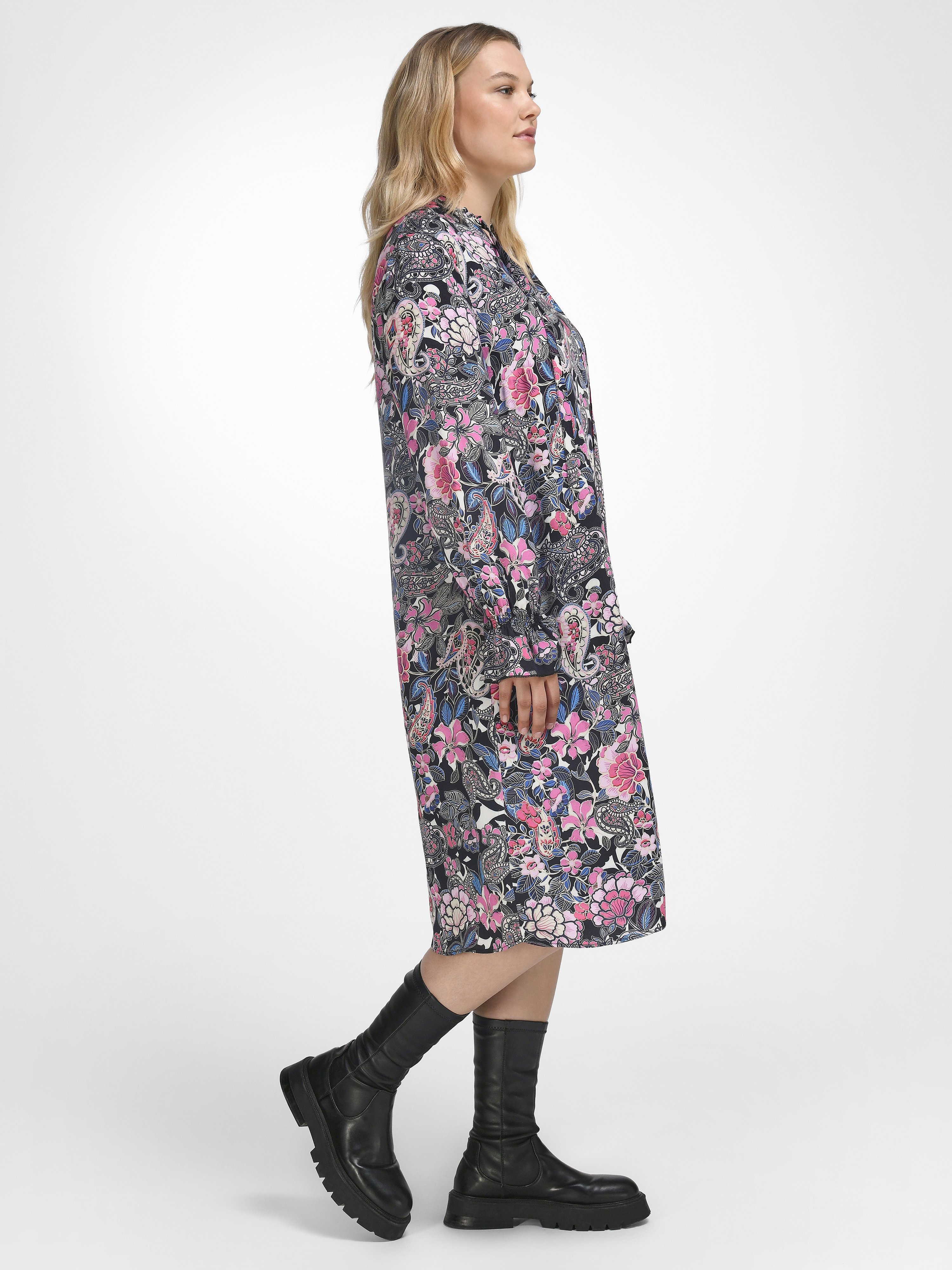 Kleid mit Rüschenkragen