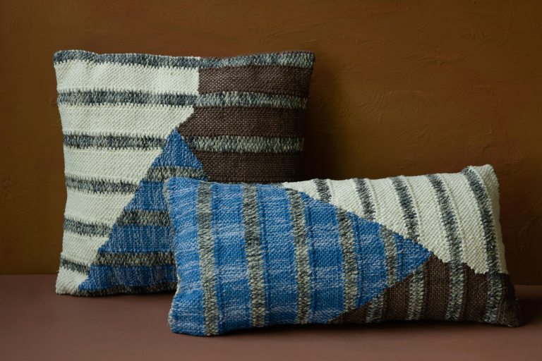 Dutchbone Hampton kussen 30x60 blauw