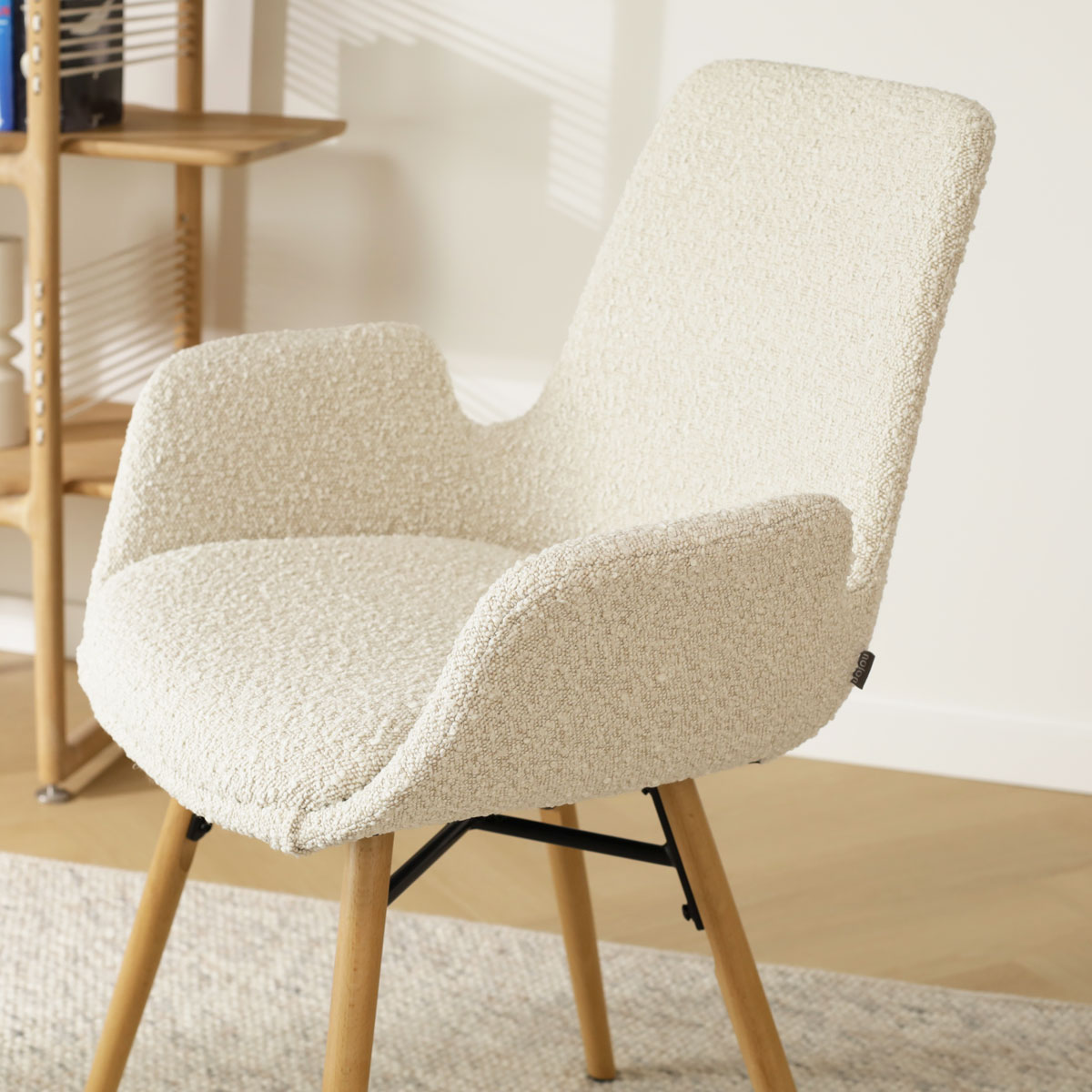 Eetkamerstoel Nena-Eef bouclé beige - naturel onderstel