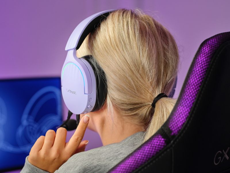 Trust Headset GXT 490 FAYZO Schwarz/Violett Leistungsstarkes ohrumschliessendes 7.1 USB-Gaming-Headset für ein immersives Gaming-Erlebnis