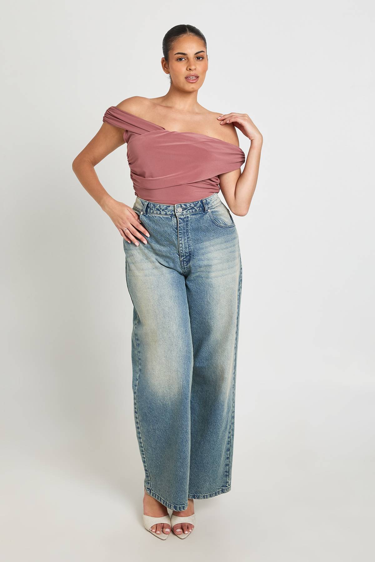 boohoo Body Grande Taille Bardot Avec Détail Torsadé