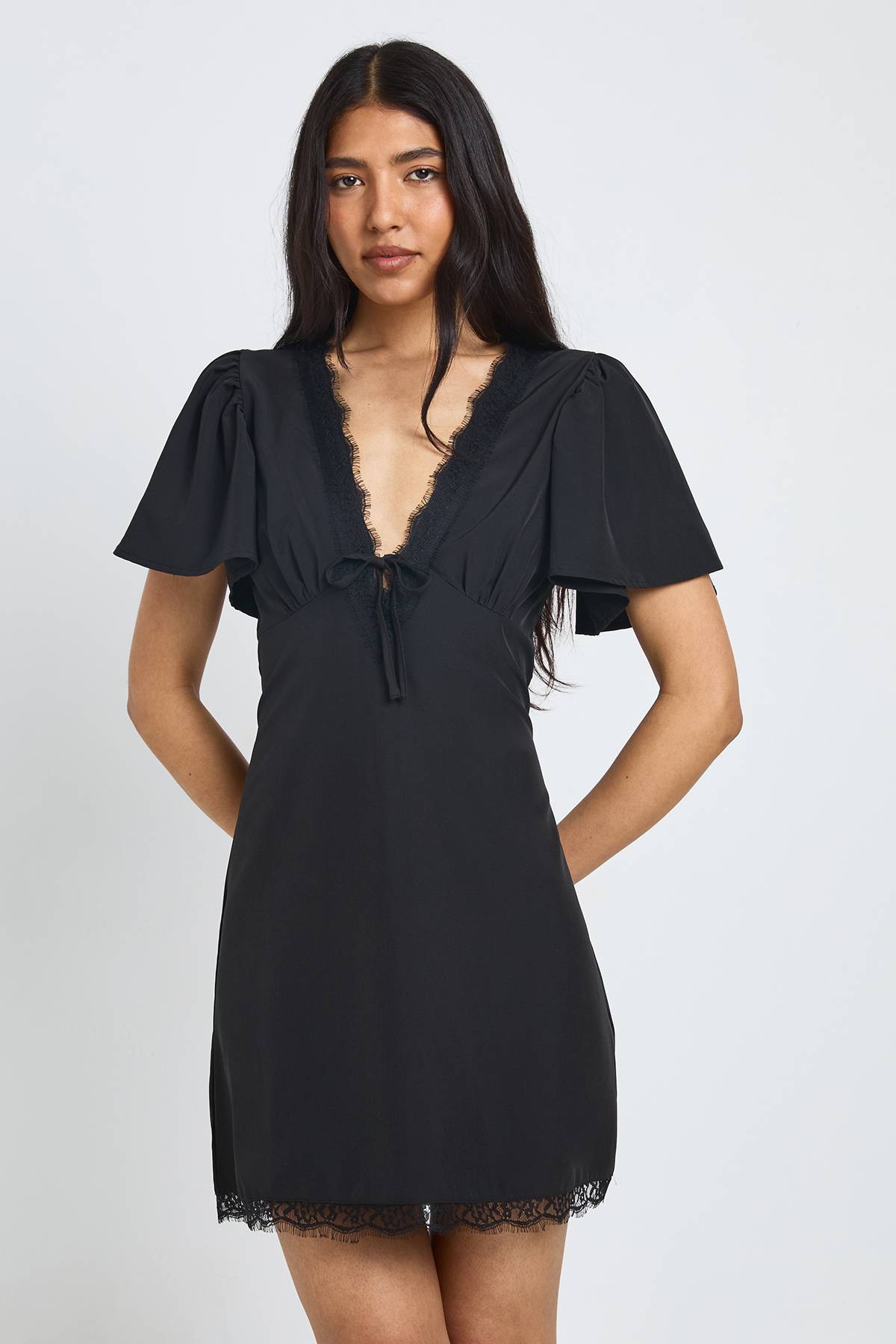 boohoo Robe Courte À Finitions En Dentelle Tall