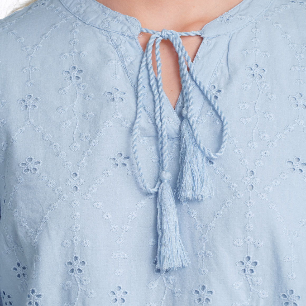 Gina Damen Bluse mit Lochstickerei hellblau