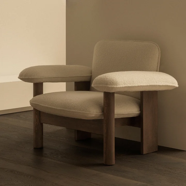 Audo - Brasilia Lounge Chair, Eiche natur / Bouclé beige