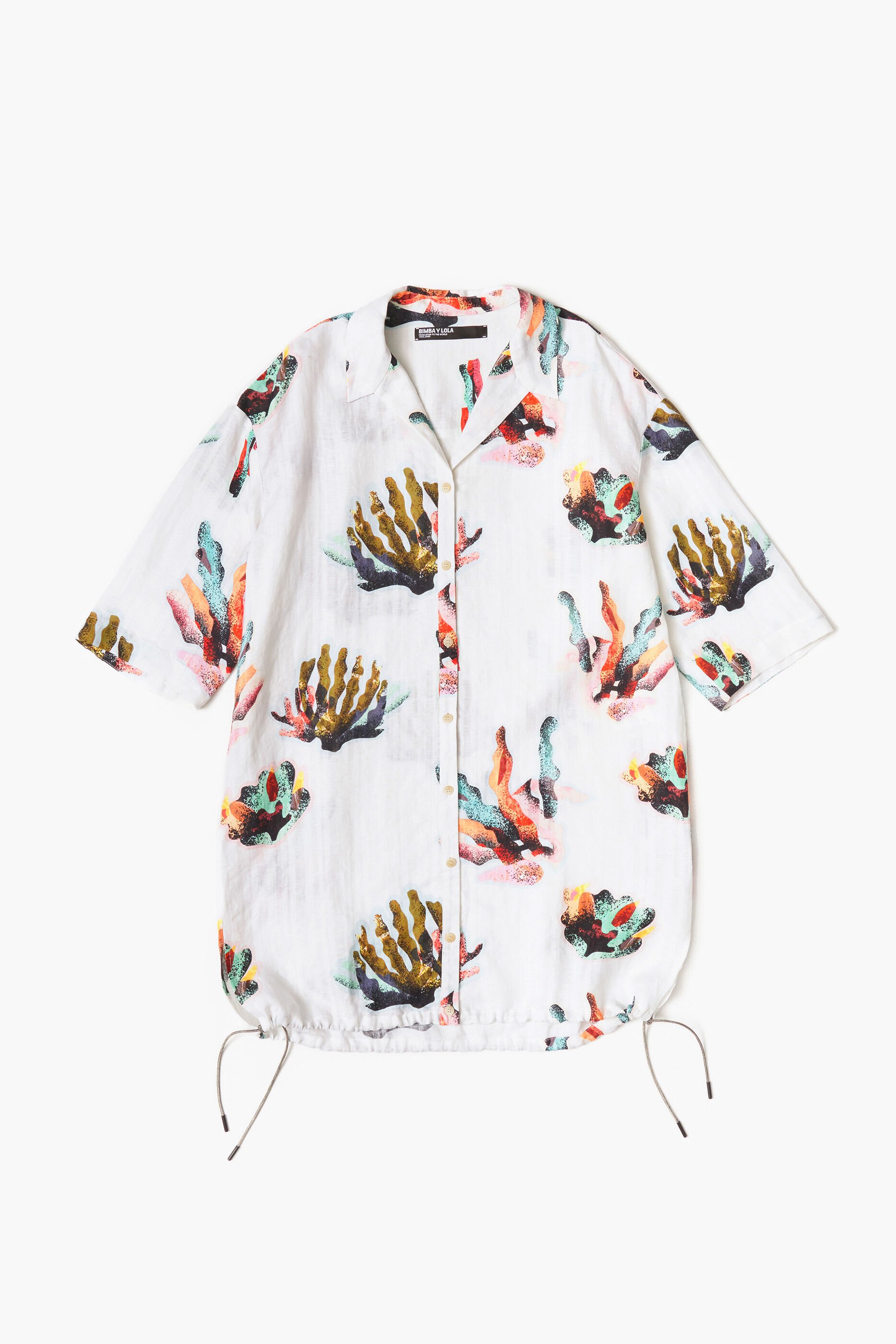 Camisa com estampa coral e marfim