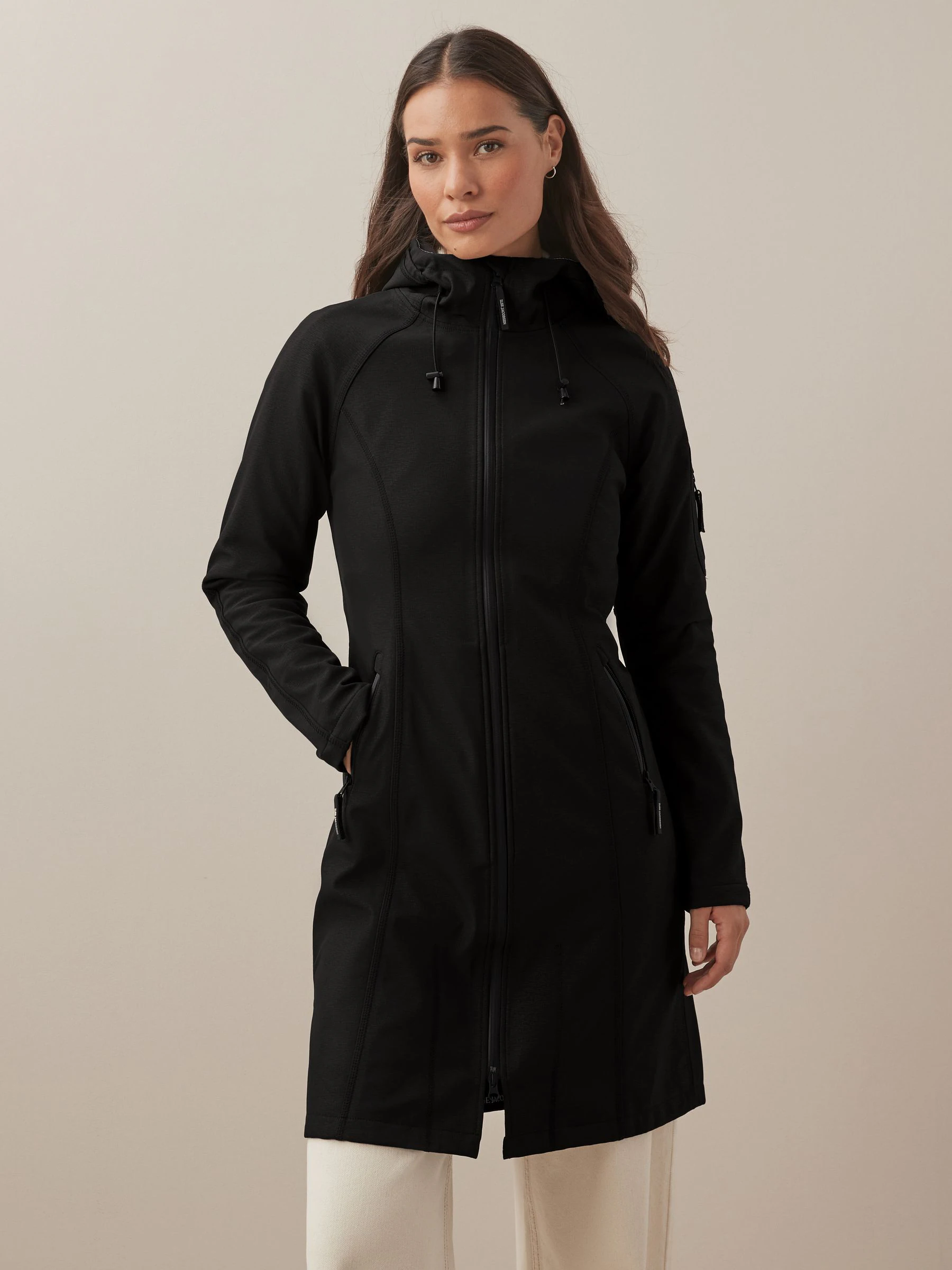 Zwart - Ilse Jacobsen waterdichte slim fit lange softshell regenjas