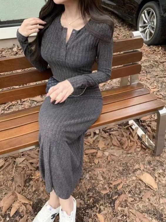 Seoulium - Lange mouw, halfknoopsluiting, effen geribbelde maxi-bodyconjurk
