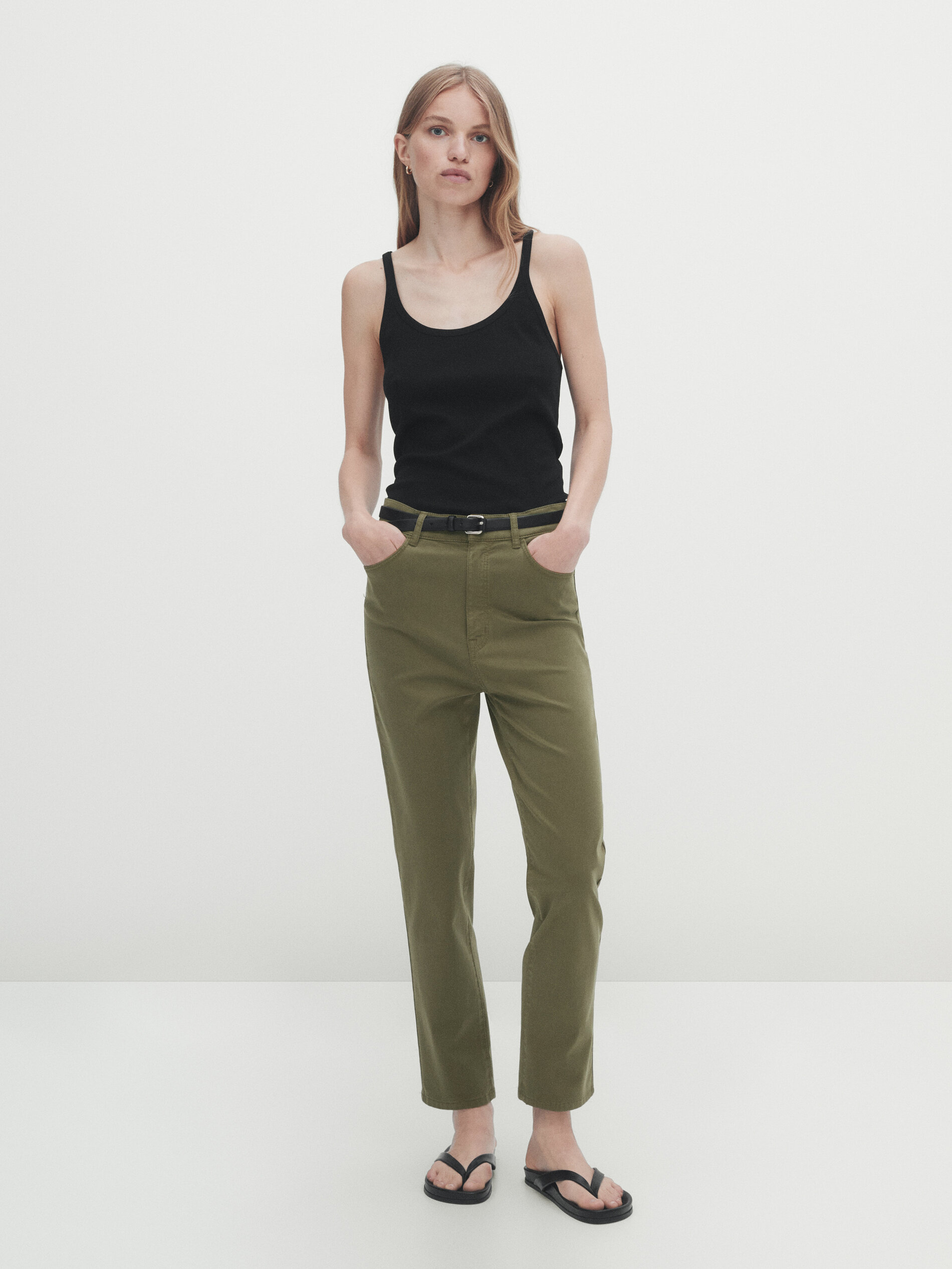 Calça cropped slim de comprimento médio - Cáqui