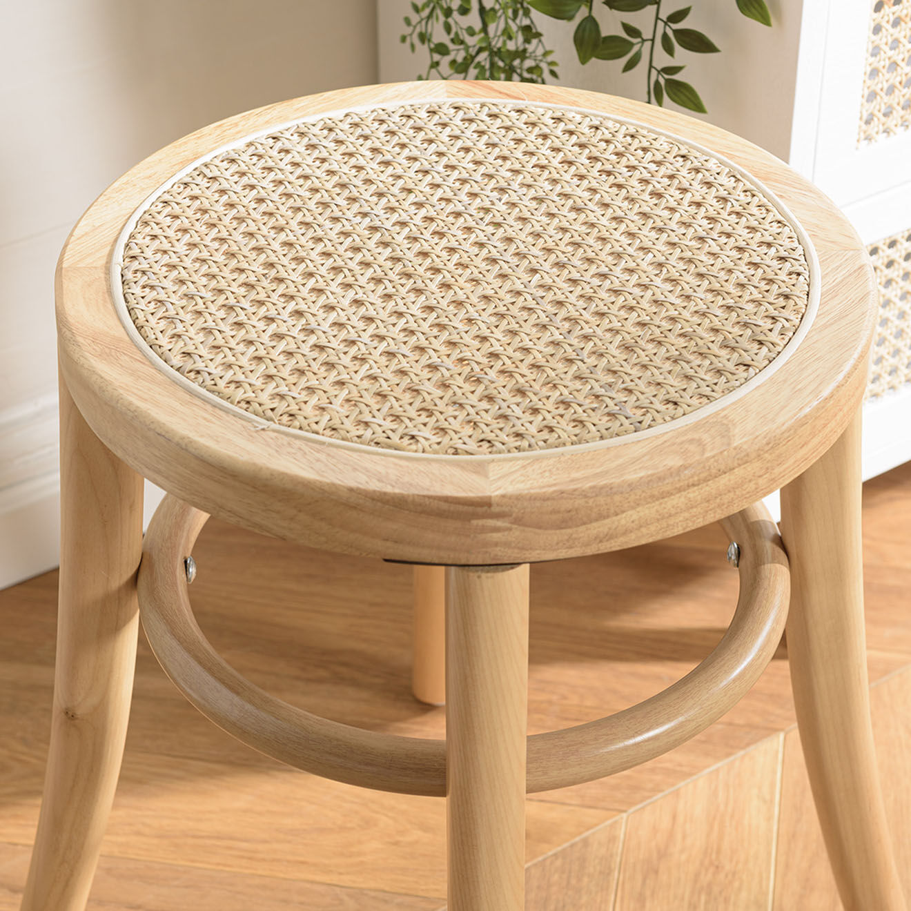 Macabane Tabouret en bois d'Hévéa Albane beige - 37x37x47 cm