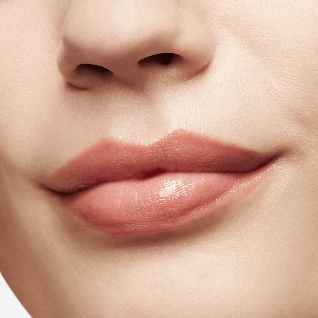 MAC LUSTREGLASS SHEER-SHINE LIPSTICK