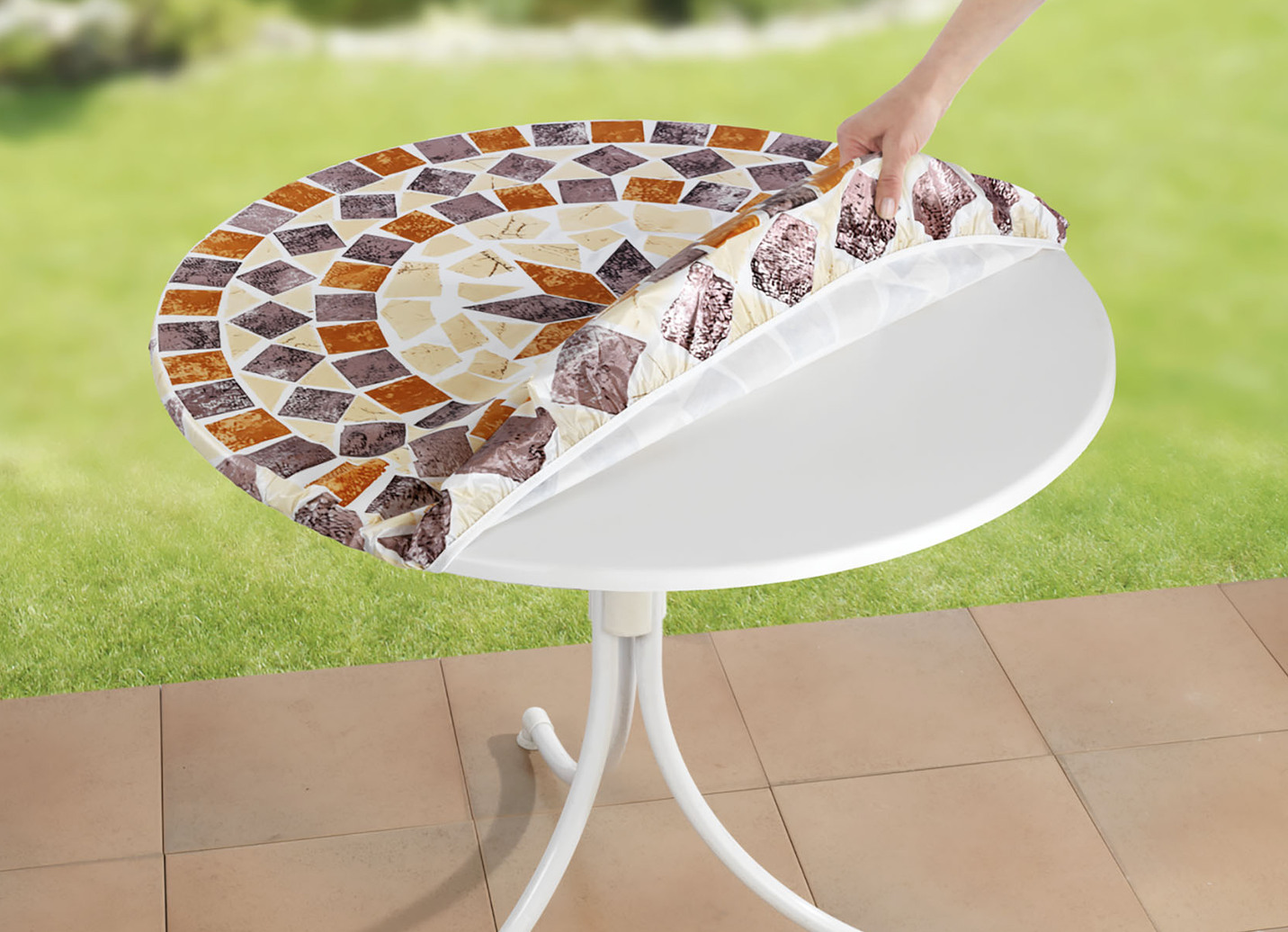 Spann-Tischdecke mit mediterranem Dessin