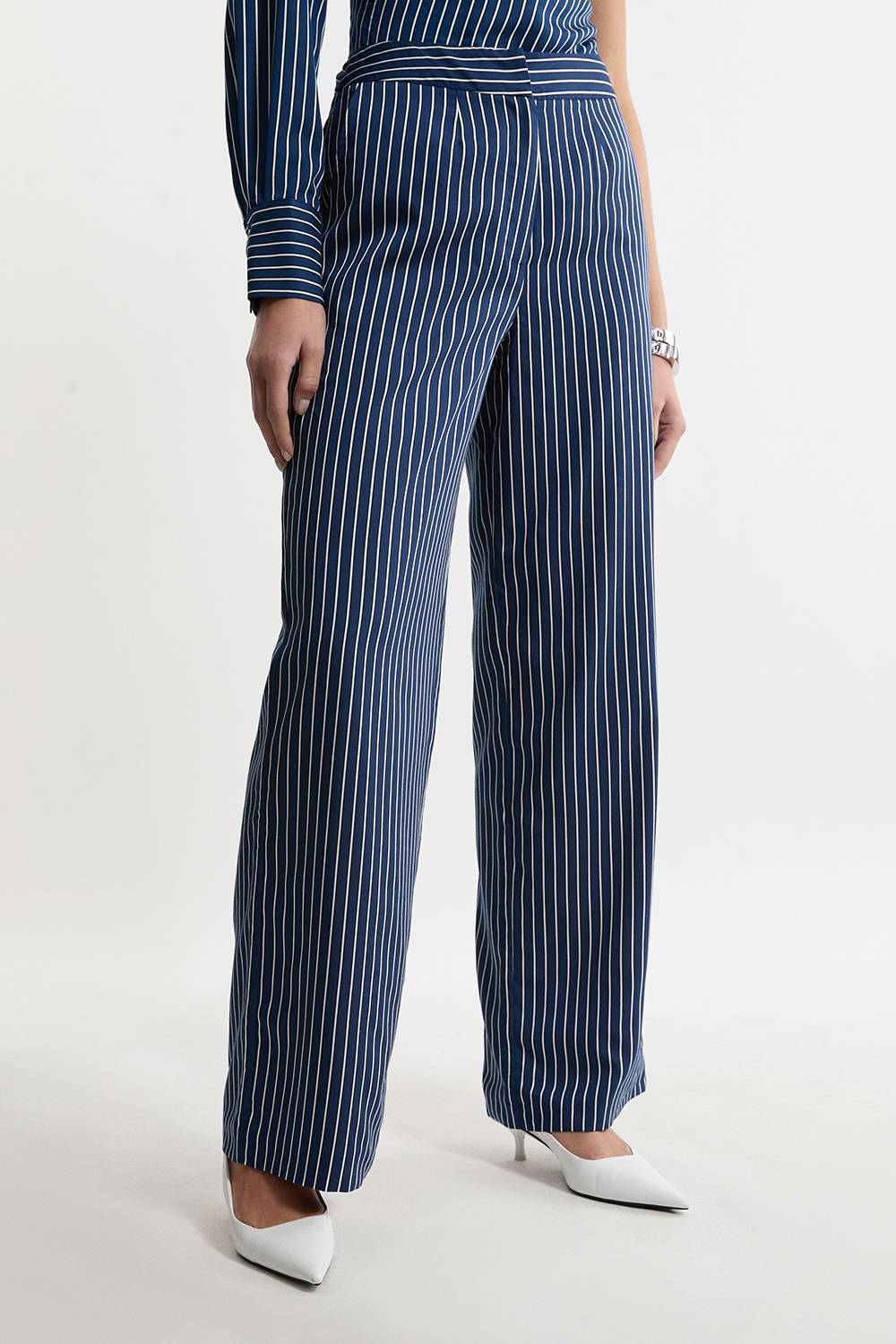 KarenMillen Pantalon tissé en sergé rayé pour grande taille à jambes larges