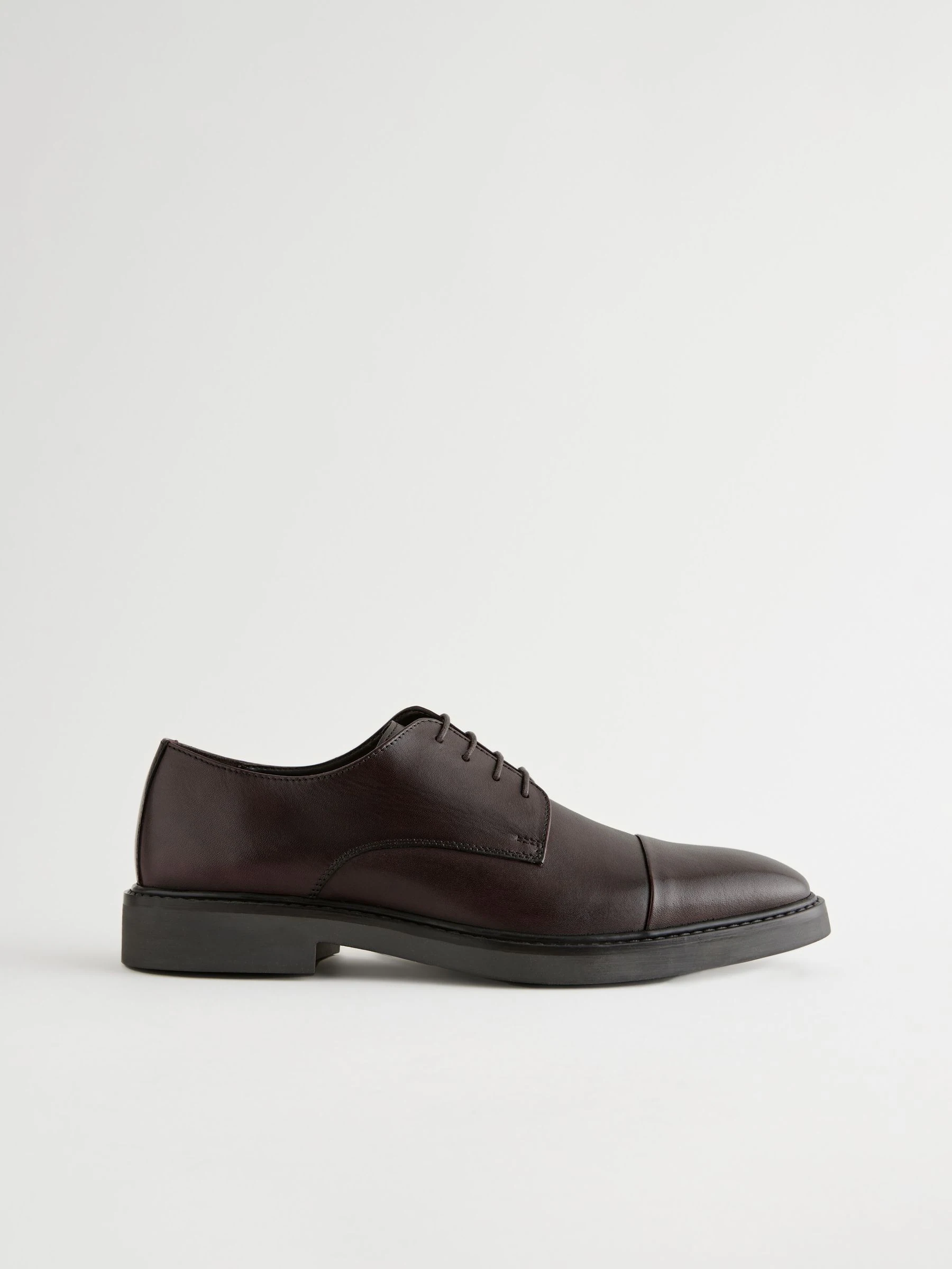 Bruin - Leren schoenen met contrasterende neus