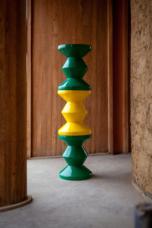 POLSPOTTEN Zig Zag bijzettafel gelakt black