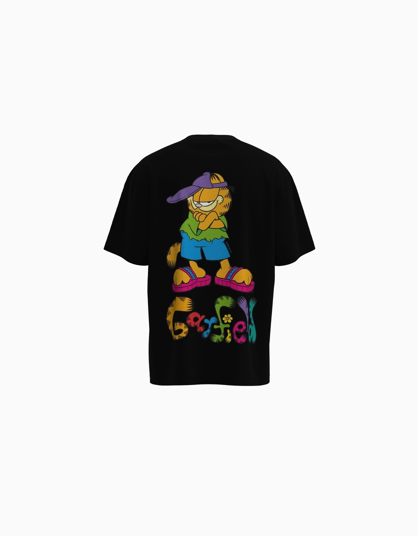 Camiseta de manga curta com estampa do Garfield e modelagem quadrada.