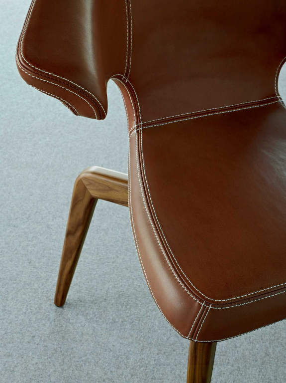 ClassiCon Munich Armchair stoel, eiken onderstel,  zwart leer