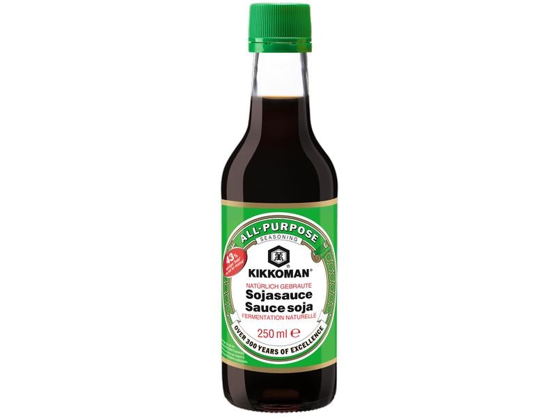 Kikkoman Soja Sauce mit 43% weniger Salz 250 ml Asiatisches Flüssiggewürz mit niedrigem Salzgehalt