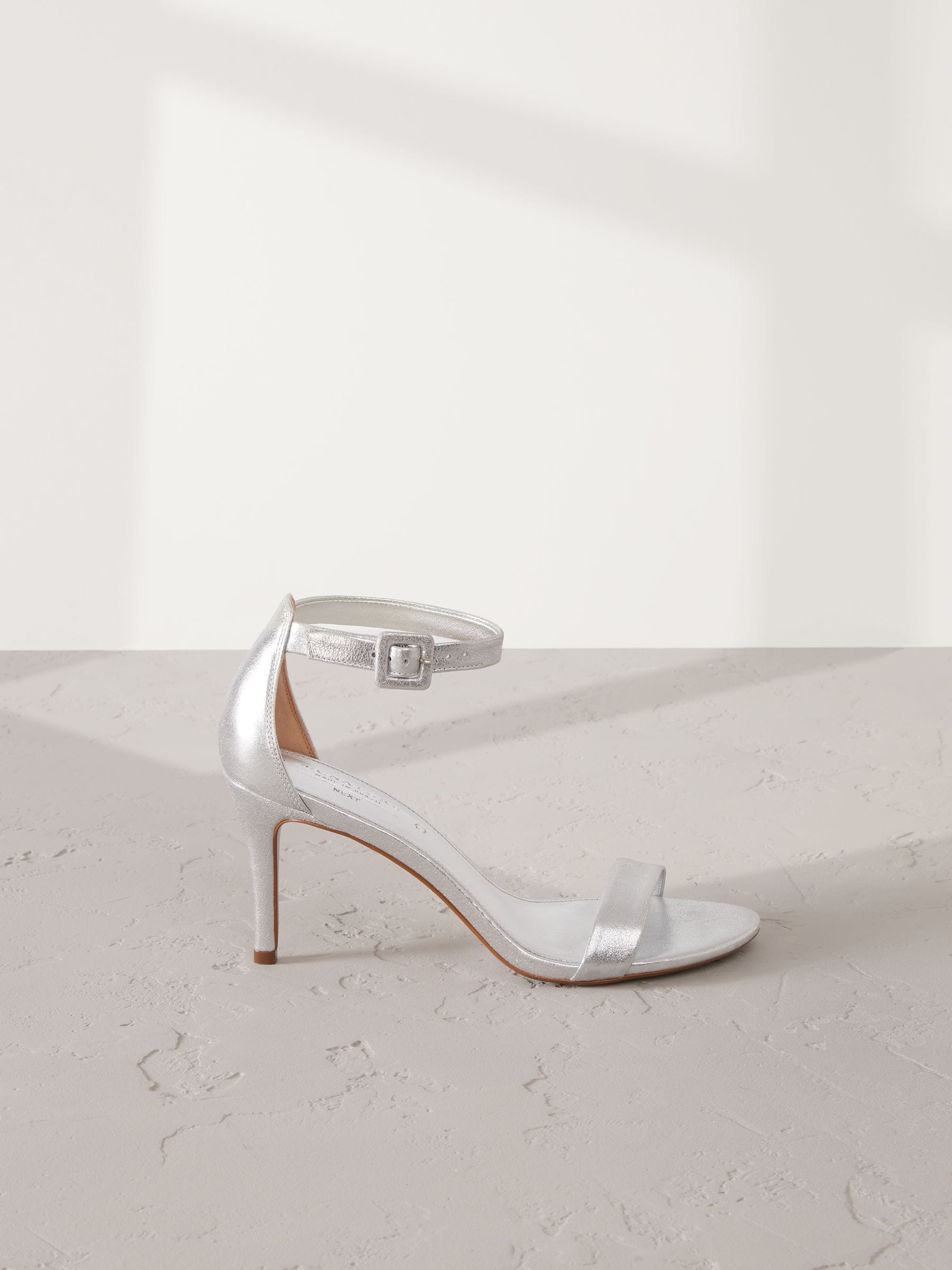 Zilver - Signature halfhoge leren sandalen met ronde neus en gespdetail