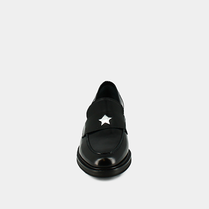 Mocassins à bouts ronds et étoiles argentées  en cuir glacé noir