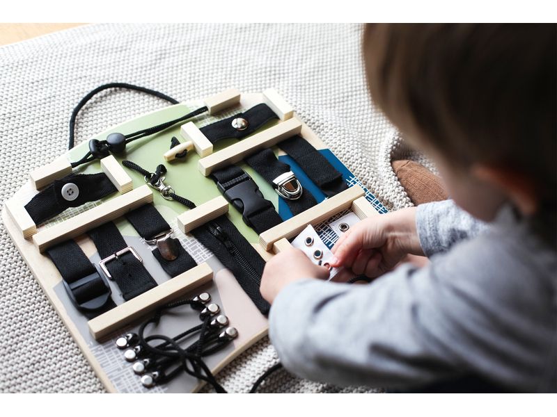 small foot Motorikbrett Verschlüsse und Befestigung Vielseitiges Aktivitätsboard