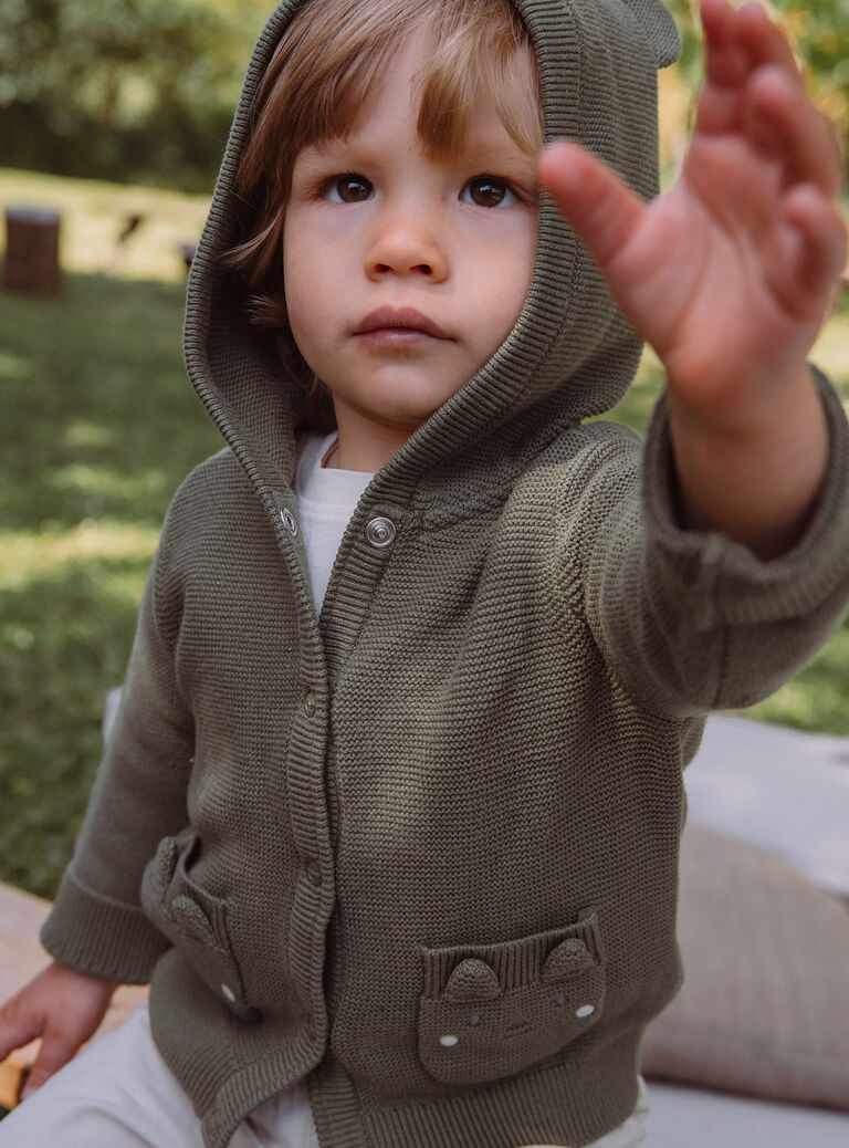 Gilet à capuche kaki en tricot