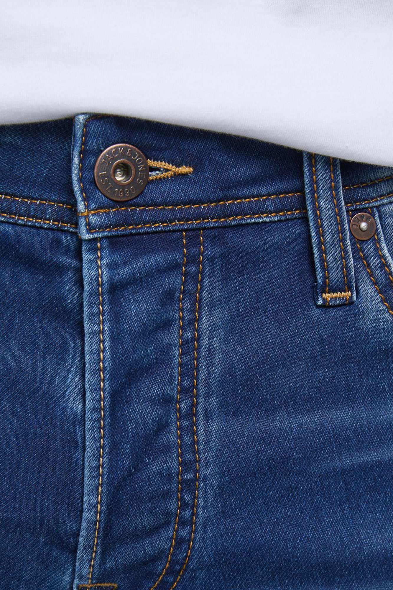 calça jeans slim fit afunilada