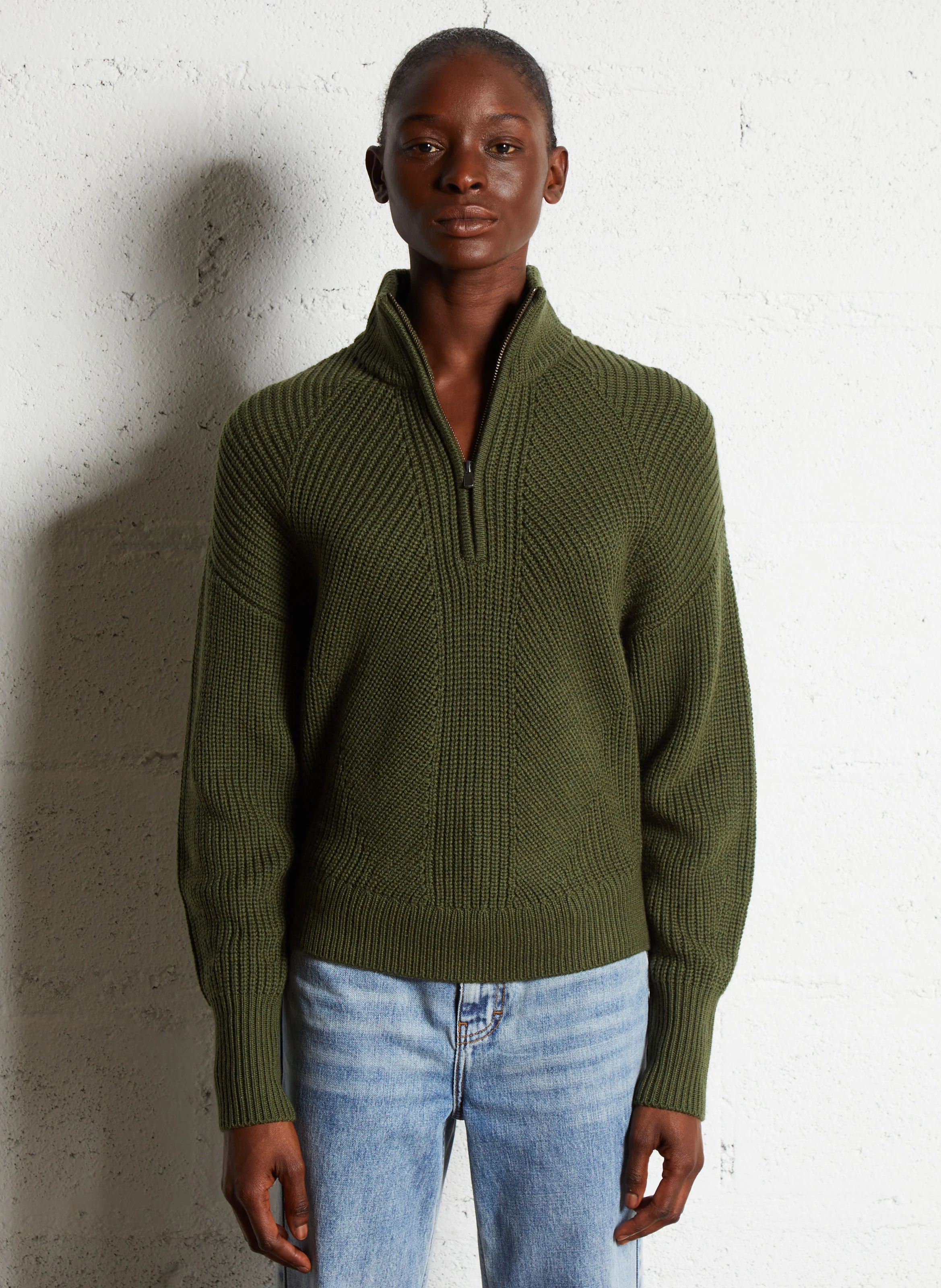 Pull droit col montant zippé en laine mérinos | Kaki